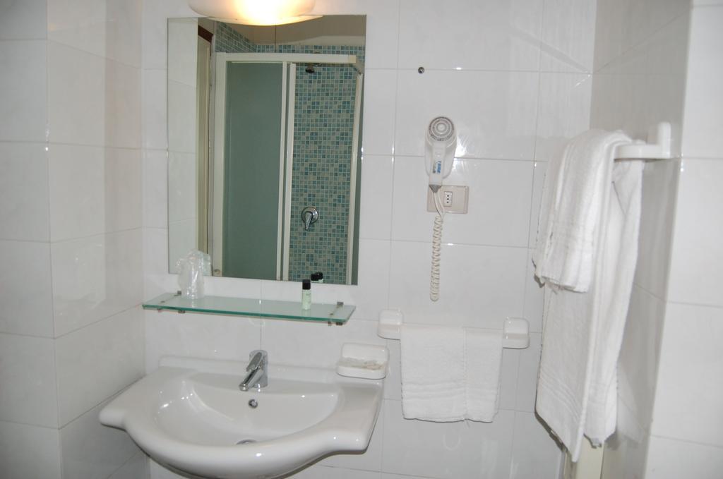 Hotel Nuova グロッセート エクステリア 写真