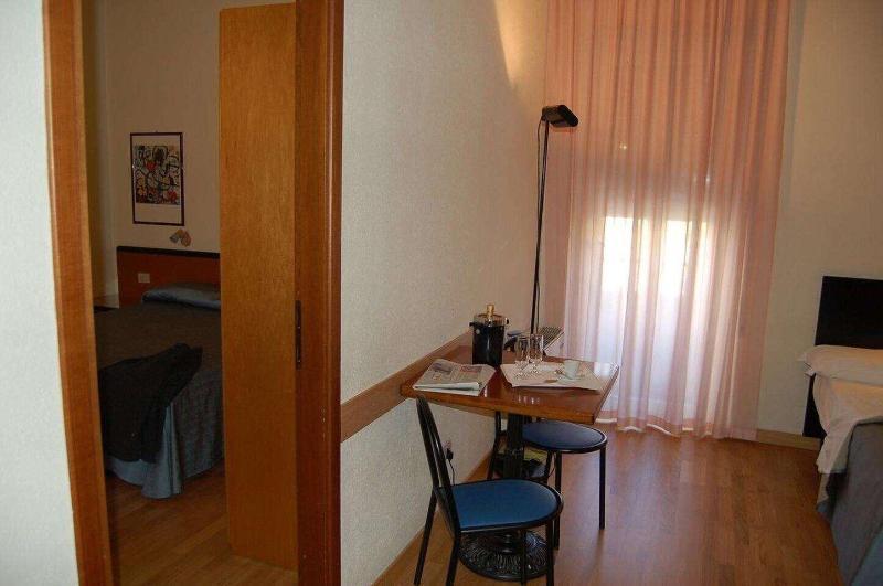 Hotel Nuova グロッセート エクステリア 写真