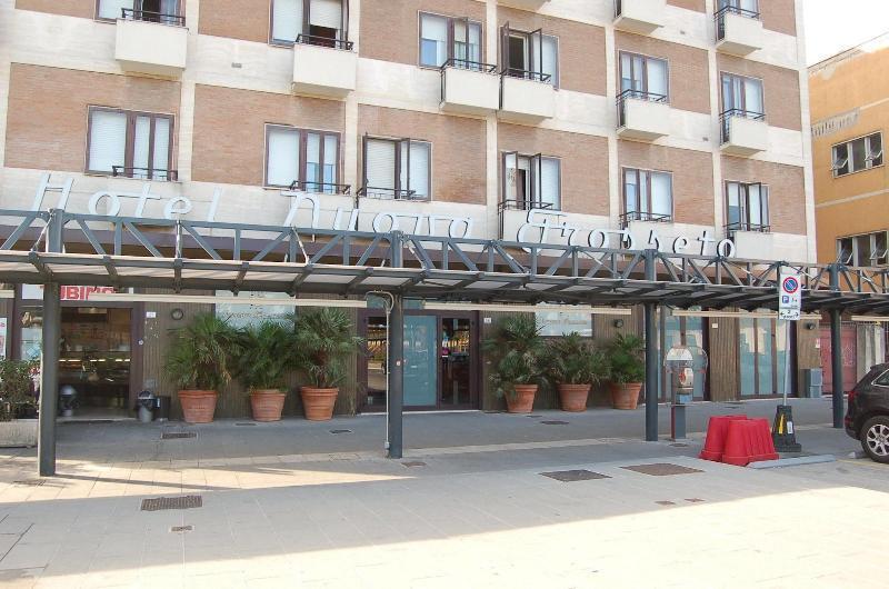 Hotel Nuova グロッセート エクステリア 写真