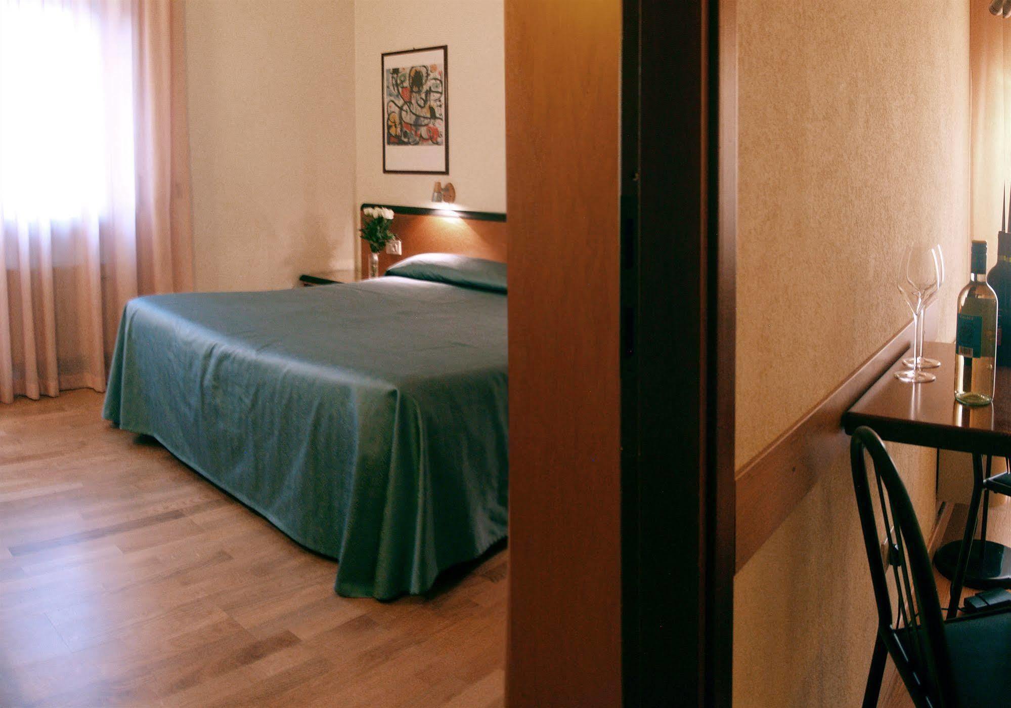 Hotel Nuova グロッセート エクステリア 写真