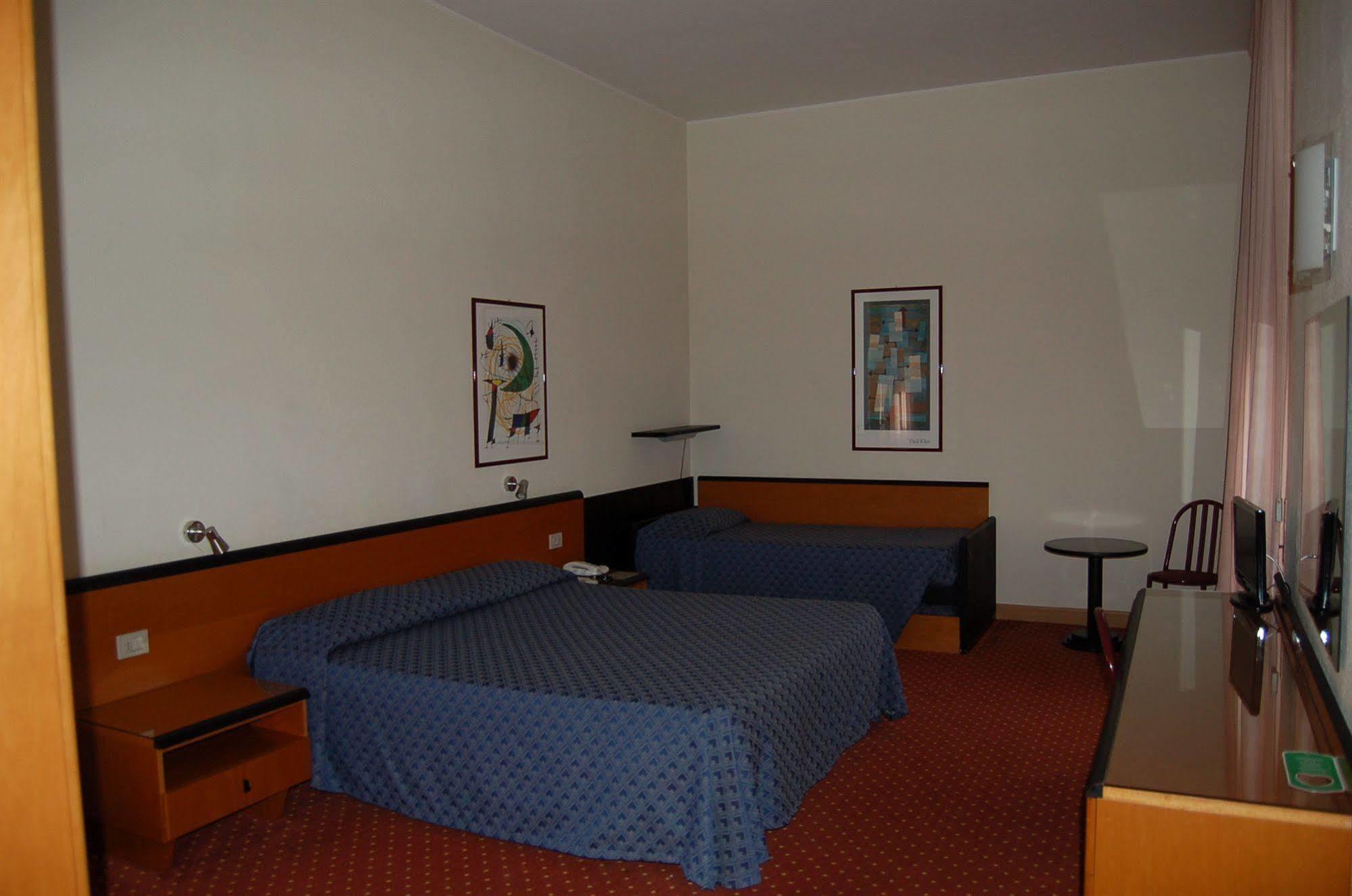 Hotel Nuova グロッセート エクステリア 写真