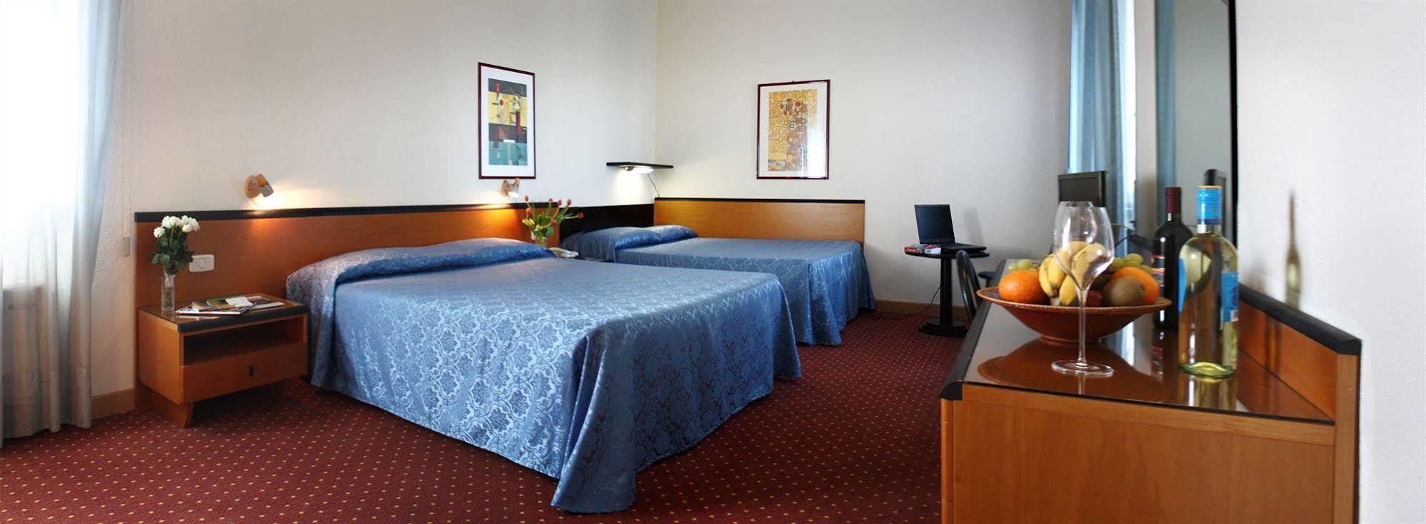Hotel Nuova グロッセート エクステリア 写真